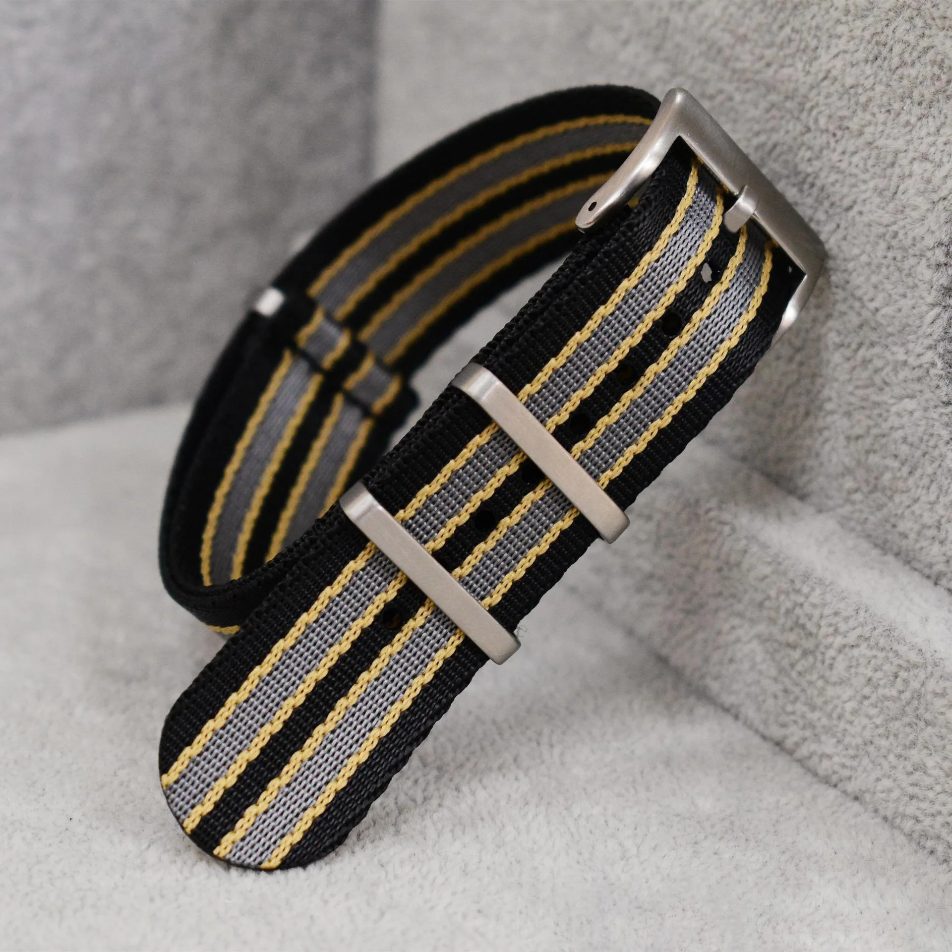20mm Nylon Watch Strap for Ome - مراجعة Nato Strap Nylon وسعره